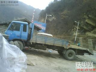 出售一台8平柴改装的挖机平板车