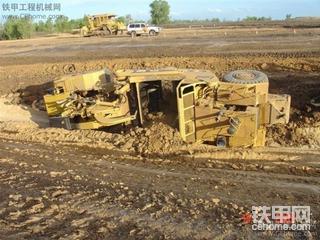 哈哈哈~~~铲运机晒晒肚皮