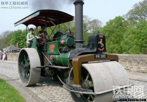 又一古董壓路機(jī)