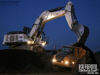 都晚上了国外的司机也要干活啊