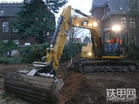 國(guó)外卡特311D LRR短尾挖掘機(jī)