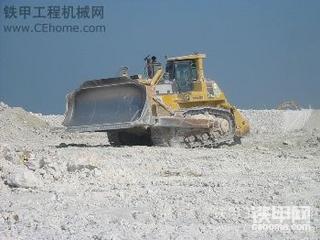 國外小松D475A推土機(jī)