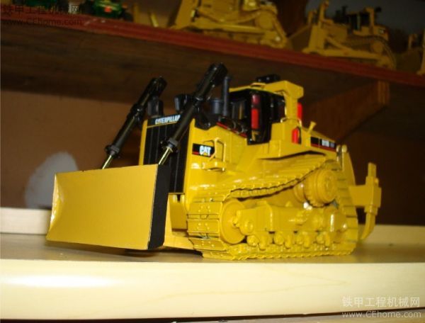 高人改進的Cat D11R Push-dozer