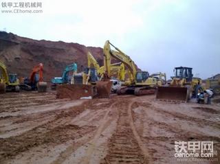 [分享]工地又来了几十台设备!